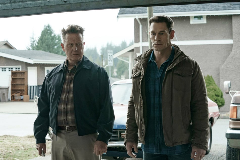 Robert Patrick (l.) plays Peacemaker's racist father August "Auggie" Smith/White Dragon.
