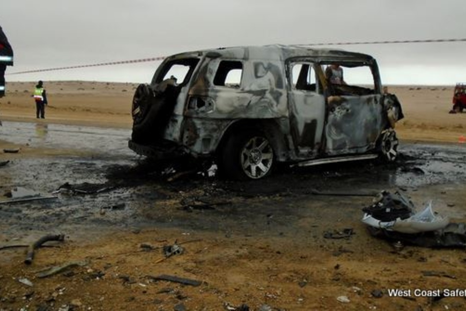 Nur der Unfallverursacher überlebte in seinem Fahrzeug, in dem drei weitere Personen verbrannten.