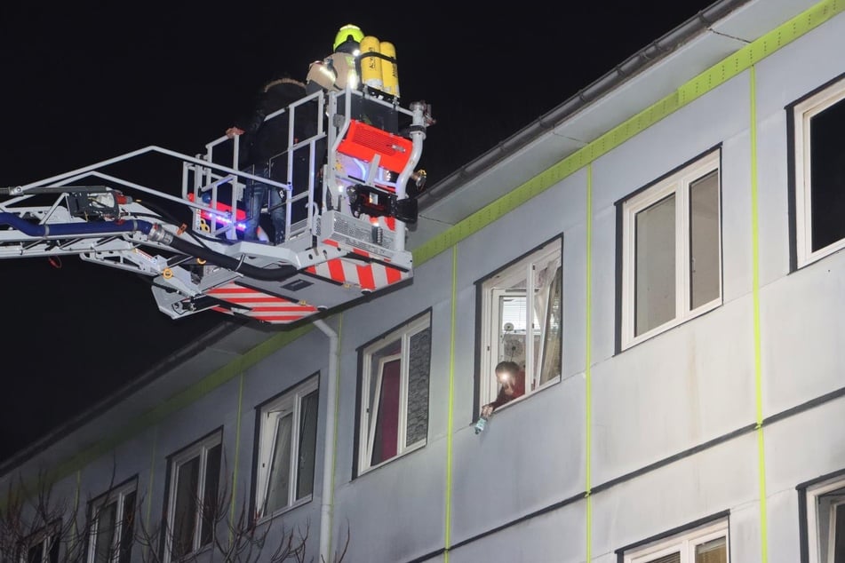 Das Feuer brach im ersten Obergeschoss der Unterkunft am Markgrafendamm in Friedrichshain aus.