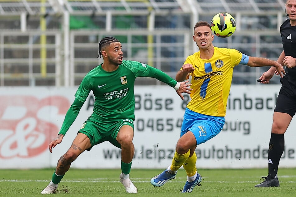Stanley Ratifo (l.) gegen Farid Abderrahmane: Im Oktober treffen beide gleich zweimal aufeinander. (Archivfoto)