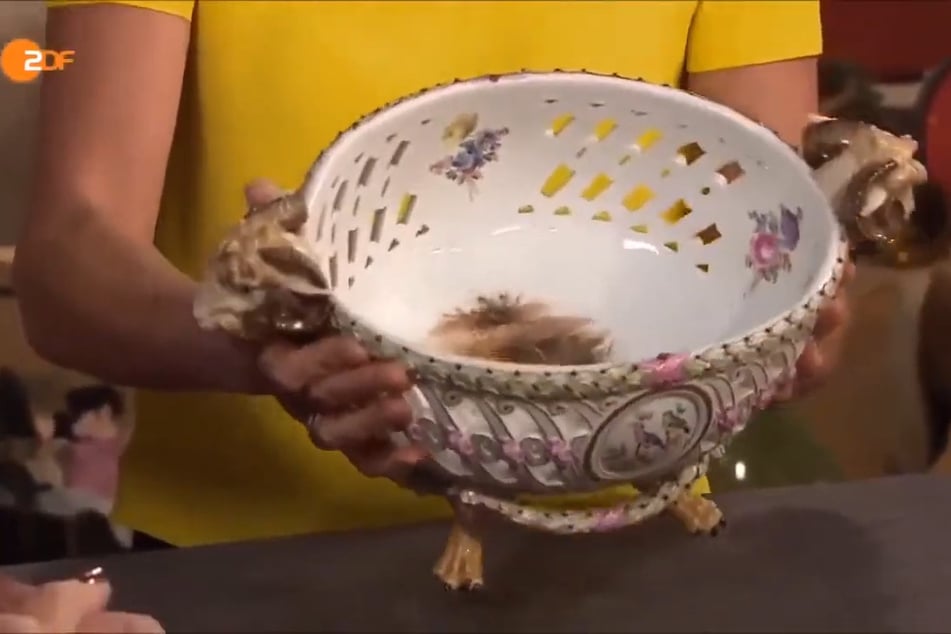 Die Schüssel stammt von der berühmten Porzellanmanufaktur Meissen.
