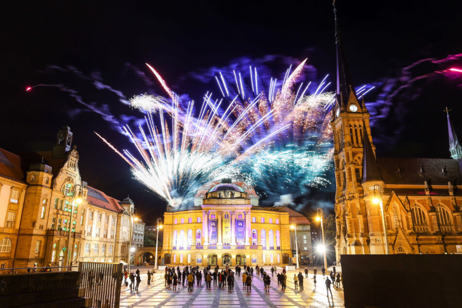 Noch vor Kurzem hatte Chemnitz die Ernennung zur Kulturhauptstadt 2025 mit einem großen Feuerwerk gefeiert. Es könnte das vorerst letzte gewesen sein. Aktuell wird über ein "Böllerverbot" zu Silvester diskutiert - und zwar bundesweit.