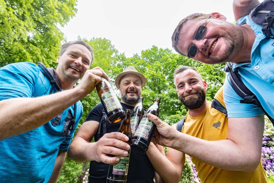 Viele Männer nutzen den Feiertag für einen Ausflug mit Freunden.