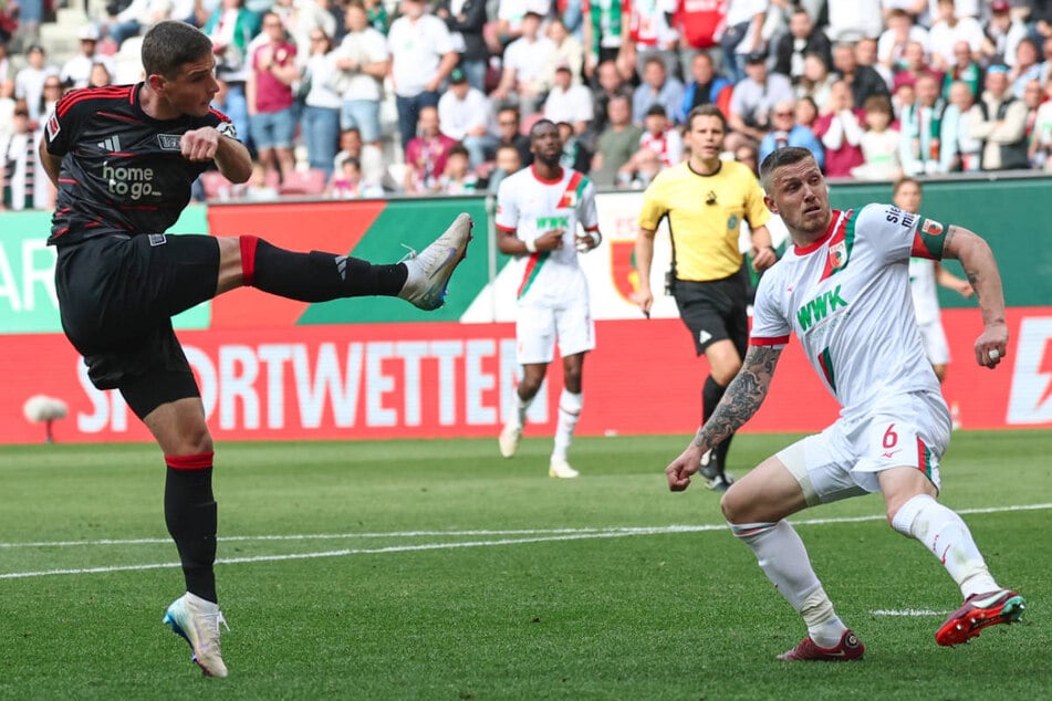 Andrej Ilic (I.) donnert die Kugel zum 2:1 in die Maschen und schnürt seinen zweiten Doppelpack für Union Berlin.