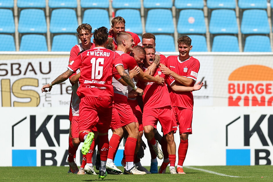 Große Freude beim FSV Zwickau nach dem 1:0 gegen Chemnitz.