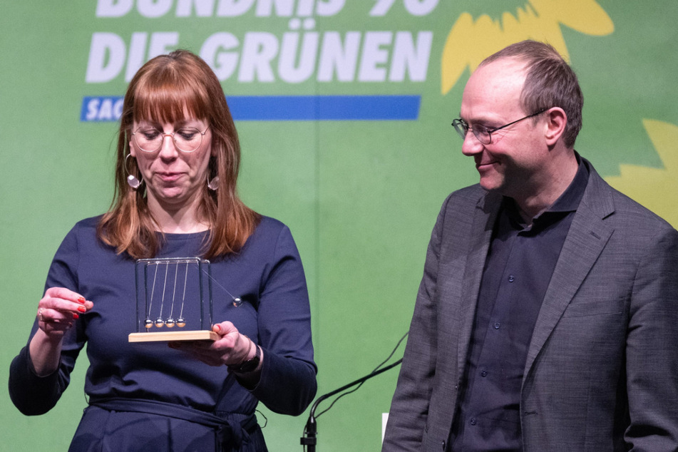 Zweistellig werden - Justizministerin Katja Meier (44) und Umweltminister Wolfram Günther (49) beim Grünen-Parteitag in Bautzen.