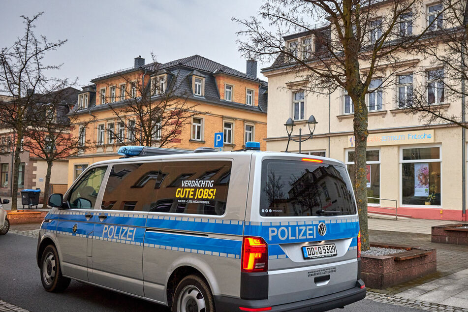 Unglück in Heidenau: Zweijähriges Mädchen fällt aus dem Fenster!