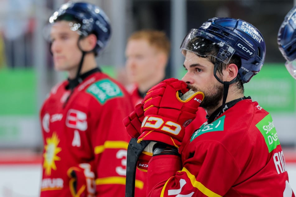 Die Spieler um Justin Richards (Mitte) konnten den Abstieg Ende April nicht fassen.