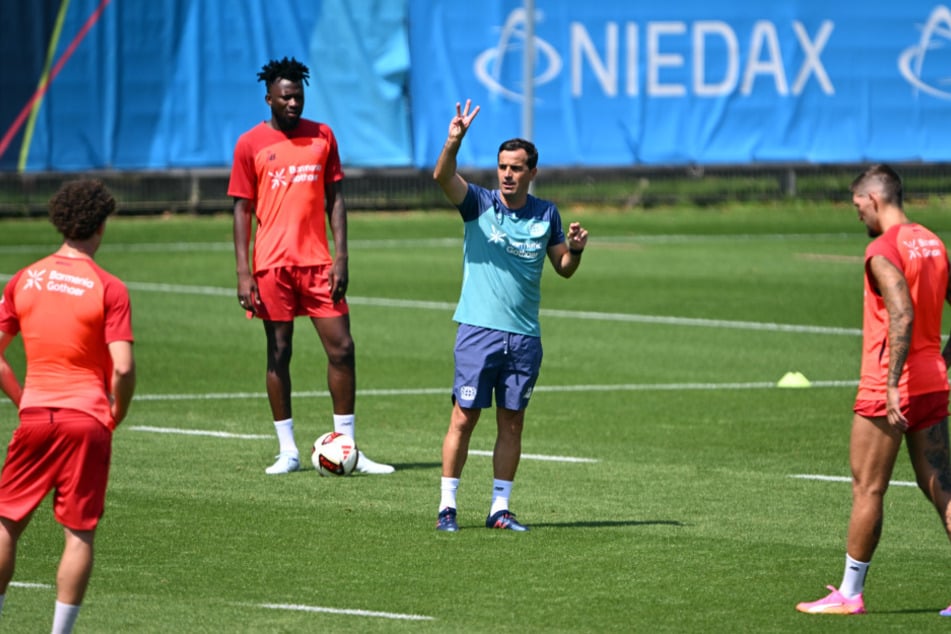 Seit dem 1. Juli ist Carles Martinez der neue starke Mann an Bayers Seitenlinie.