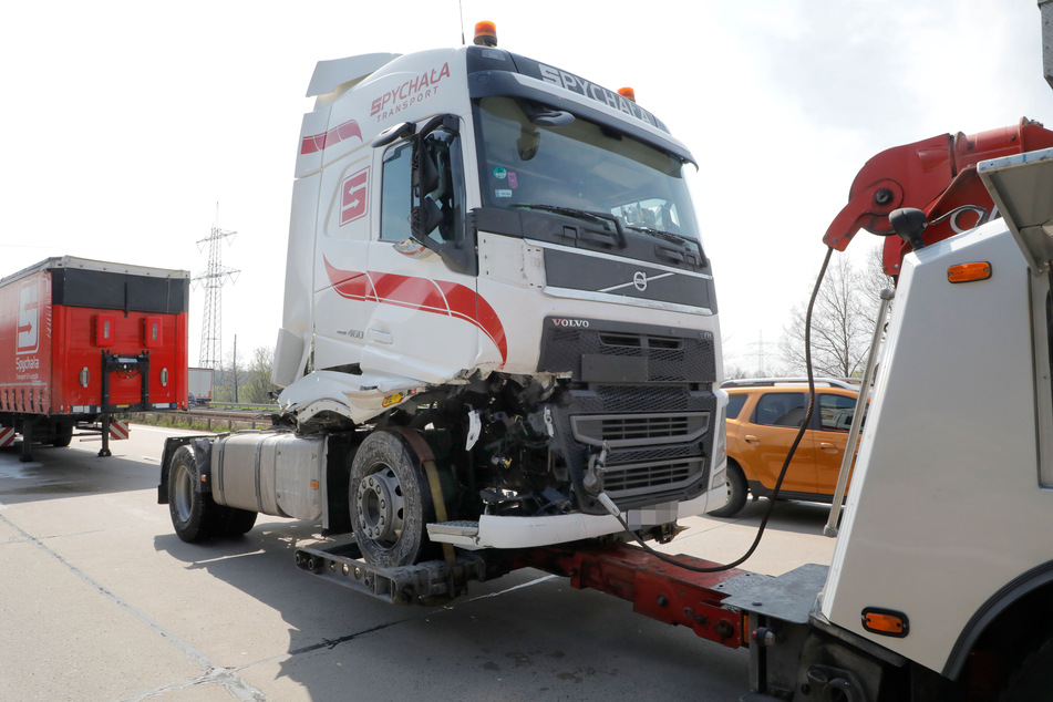 Auf der A4 sind am Dienstag zwei Lkw aufeinander gefahren.