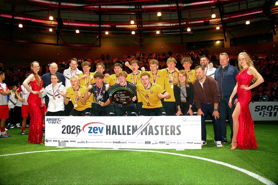 Siegerfoto: Die "U21" gewann in Zwickau das Hallenmasters um den Gerd-Schädlich-Pokal.