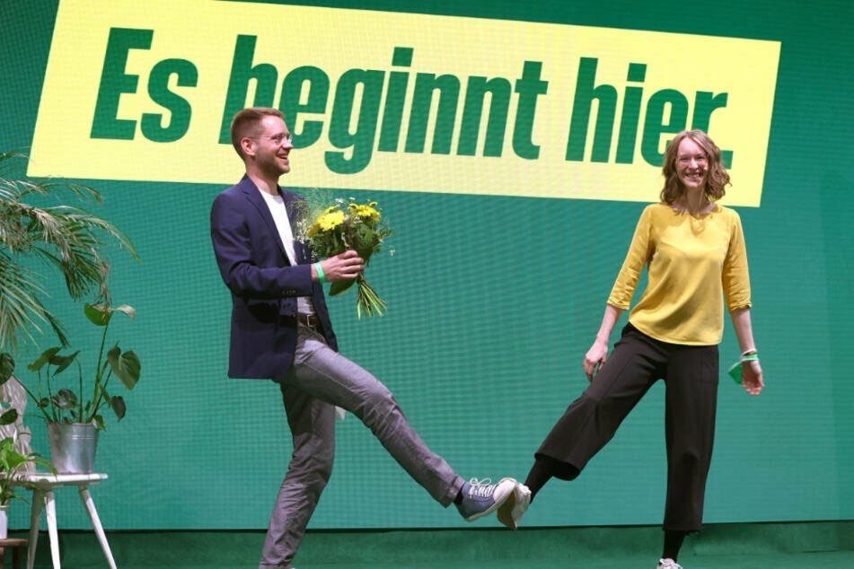 Die Grünen-Landesvorsitzenden Thomas von Sarnowski (l., 33) und Eva Lettenbauer (28) schwören ihre Partei auf einen wichtigen Wahlkampf ein. (Archiv)