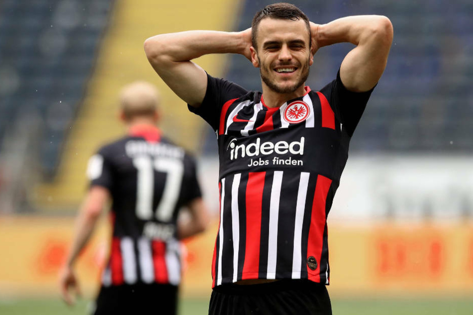 Filip Kostic ärgert sich über eine über weite Strecken schwache Leistung der Frankfurter.