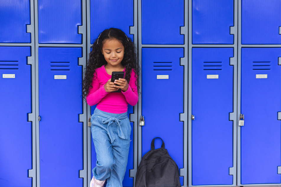 Banning smartphones in Los Angeles schools would affect around 600,000 students.