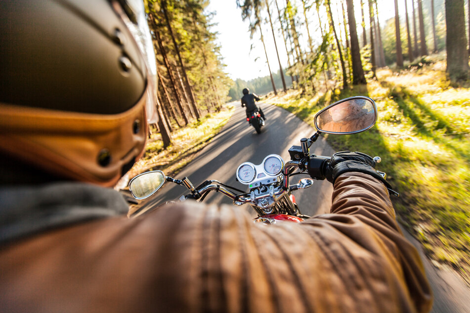 Beide Motorradfahrer kamen nicht ungestraft davon. (Symbolbild)