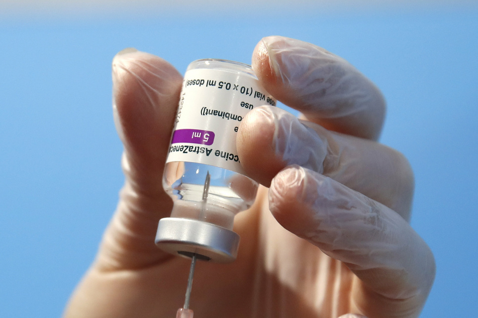 In Sachsen können sich jetzt auch Menschen unter 80 Jahren gegen das Coronavirus impfen lassen, wenn sie der Priorisierungsgruppe 2 angehören. (Symbolbild)