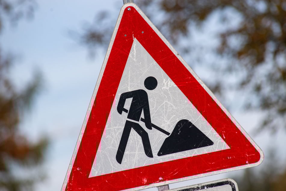 Auch im Herbst müssen Sachsens Autofahrer wegen zahlreicher Baustellen viel Geduld beweisen. (Symbolbild)