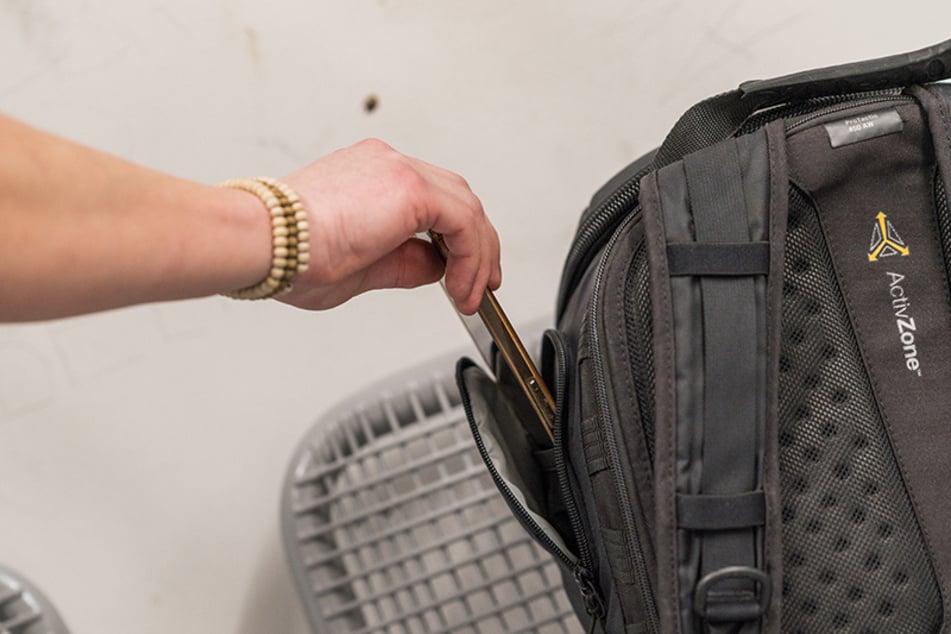 Am Erfurter Hauptbahnhof wurde ein schlafender Mann (39) bestohlen, dabei wurden Handy und Bargeld entwendet. (Symbolfoto)