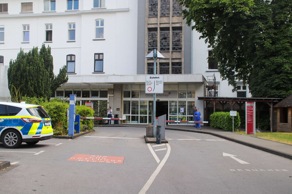 Ein 47-jähriger Patient drohte am Freitag in der Wuppertaler Petrus-Klinik mit einer Schusswaffe!