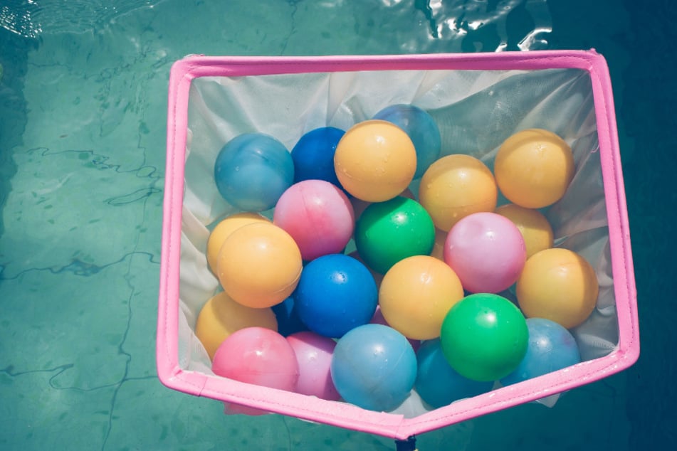 Die 20-Jährige wurde von einem mit Wasser gefüllten Luftballon getroffen und verletzt. (Symbolbild)