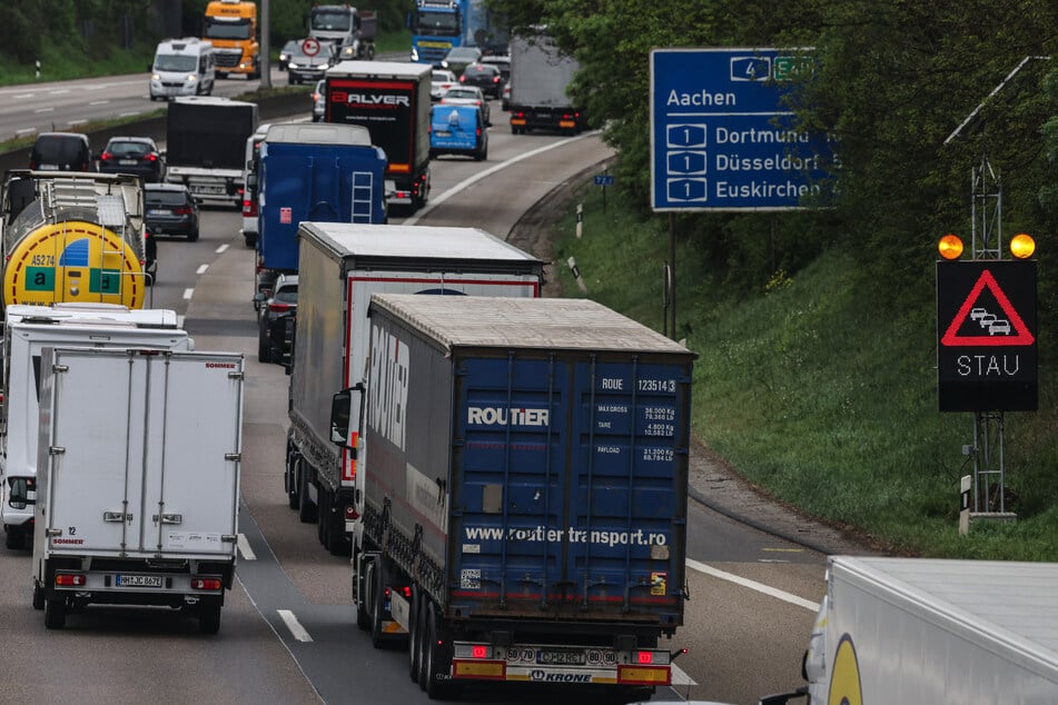 Die A4 bei Köln musste für die Entschärfung des Blindgängers zwischenzeitlich gesperrt werden. (Symbolbild)