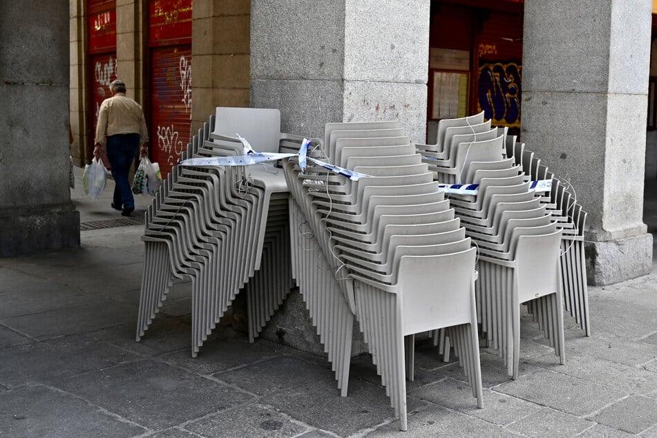 Von mindestens 18 Restaurant- und Barterrassen waren plötzlich Stühle verschwunden. (Symbolfoto)
