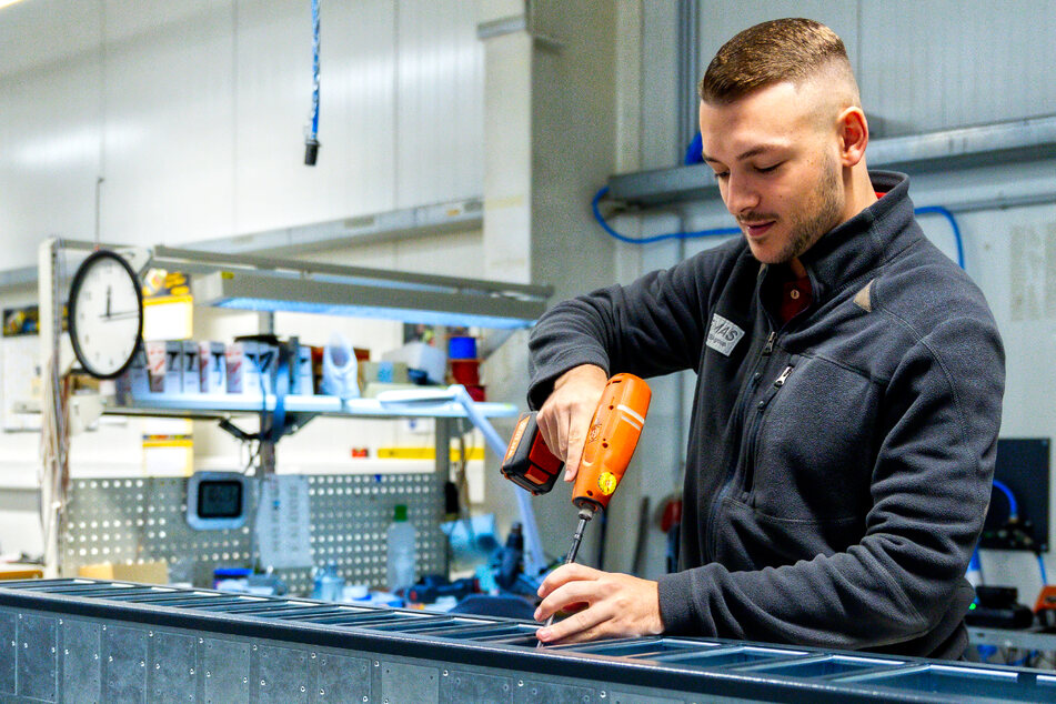 Vielfältige Aufgaben und ein tolles Team erwarten Dich als Mechatroniker (m/w/d) in der Produktion.