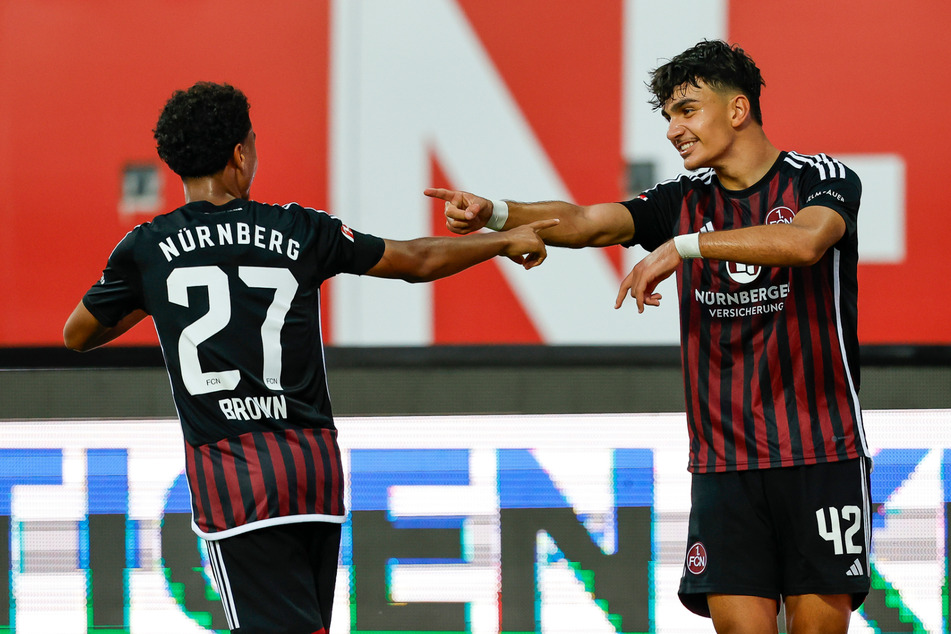 Die zwei Youngster Nathaniel Brown (20, l.) und Can Uzun (18) vom 1. FC Nürnberg stehen ganz oben auf der Einkaufsliste der Frankfurter Eintracht.
