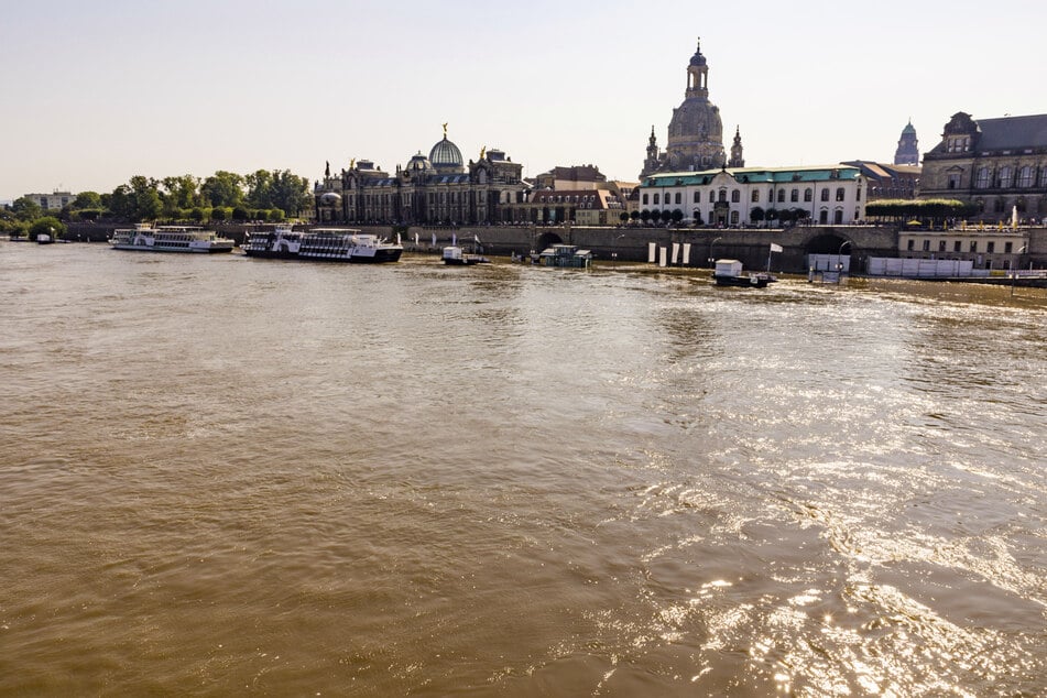 Bis die Elbe wieder ihren normalen Pegel erreicht, kann es den Experten zufolge noch bis Ende September dauern.