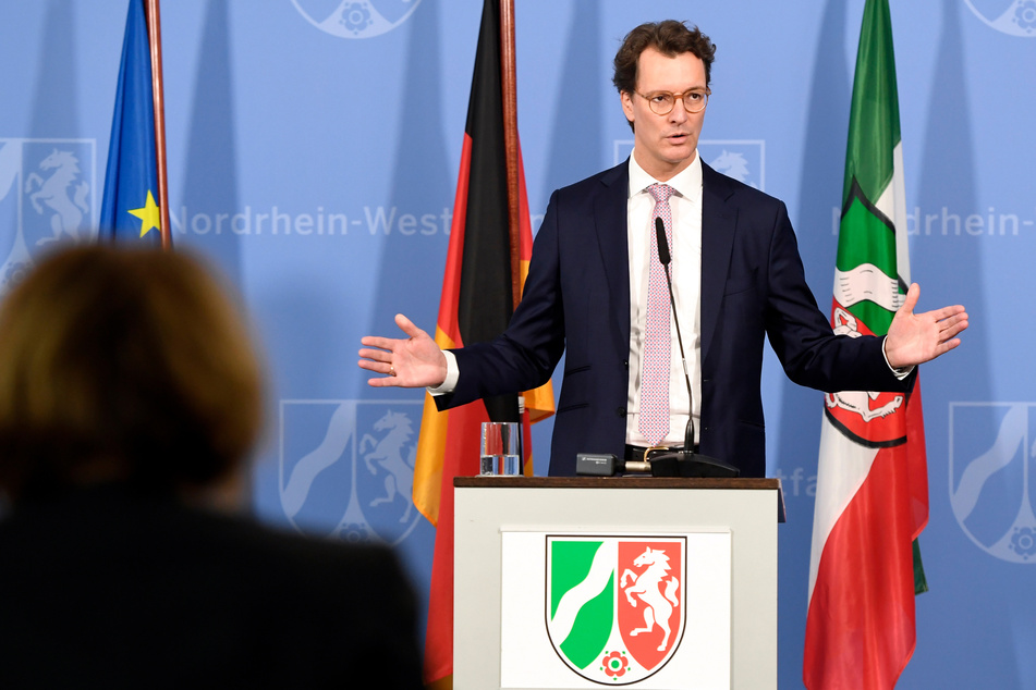 NRW-Verkehrsminister Hendrik Wüst bei einer Pressekonferenz (Archivbild).