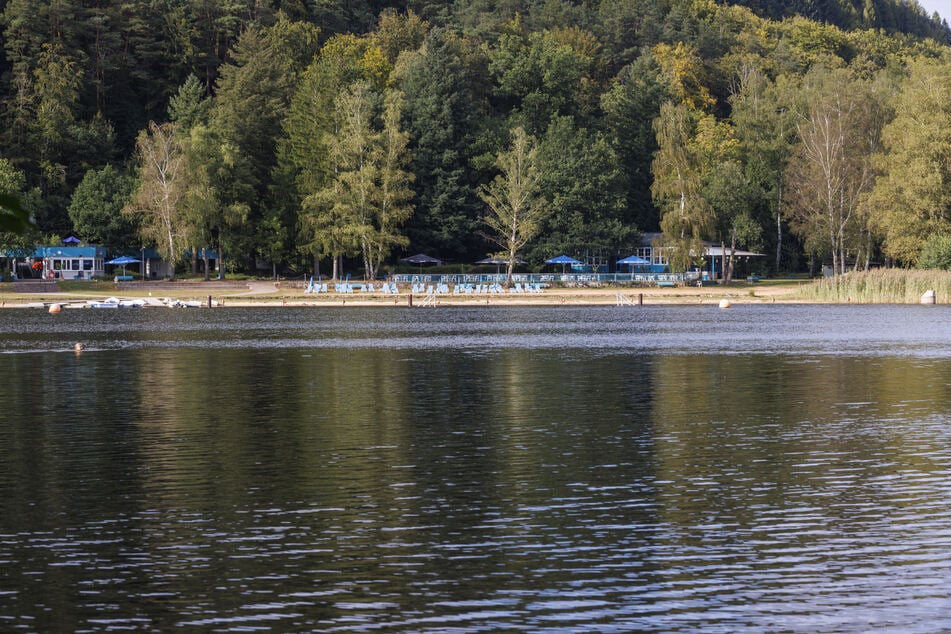 Die Wasserqualität in Thüringer Badeseen und Naturschwimmbädern wurde mit Bestnoten bewertet. (Symbolfoto)