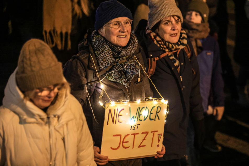 Auch in Köln sind zahlreiche Menschen zu einer Demonstration des "Bündnisses gegen Rassismus" zusammengekommen.