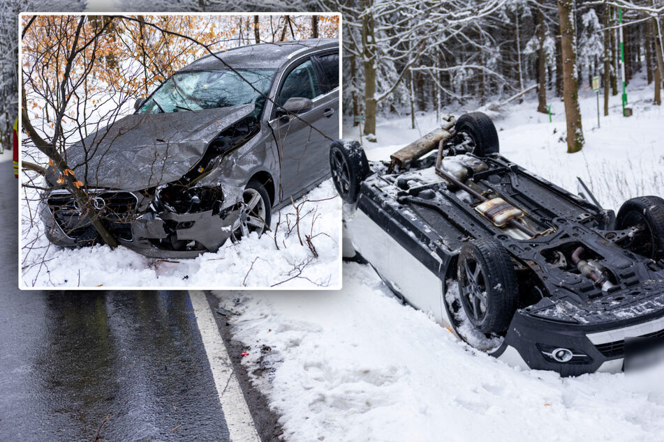 Winter-Crash im Erzgebirge: Opel landet auf dem Dach, Audi im Wald
