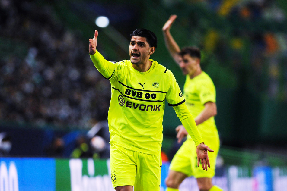 Mahmoud Dahoud (25, l.) ist gerade erst aus einer Verletzung zurückgekehrt. Dass er in Lissabon bereits spielen musste, sagt viel über die fehlende Tiefe im Dortmunder Kader aus.