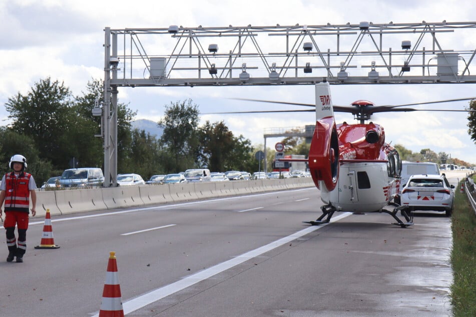 Unfall A5: A5 bei Weinheim voll gesperrt: Hubschrauber nach schwerem Unfall im Einsatz