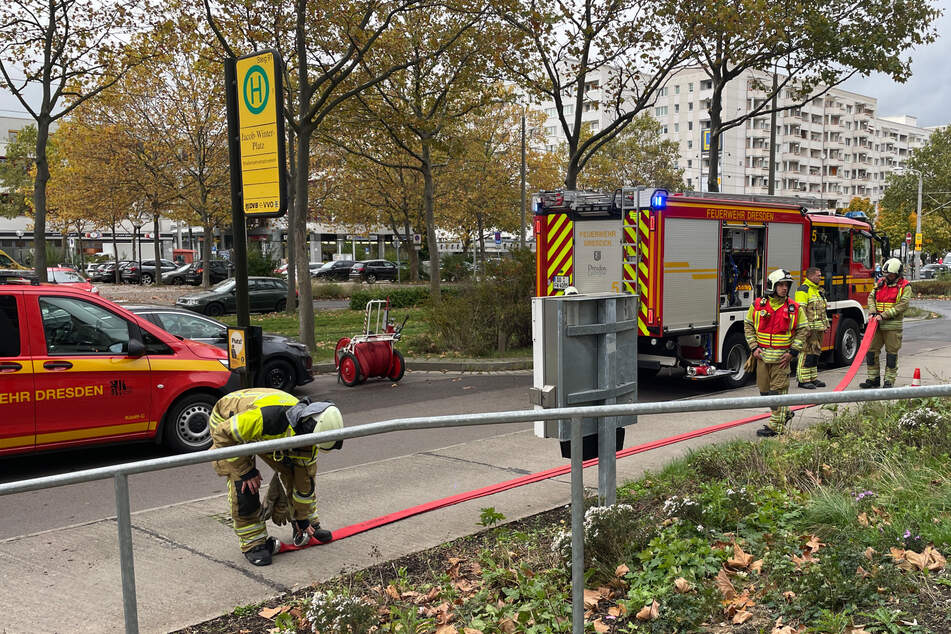 Dresden: Feuer in Dresdner Wohnblock: Automatische Brandmelder alarmieren Einsatzkräfte
