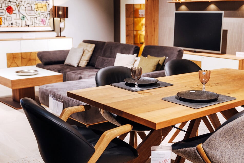 Bei Zurbrüggen sind diese Esszimmer-Möbel kurzzeitig super günstig