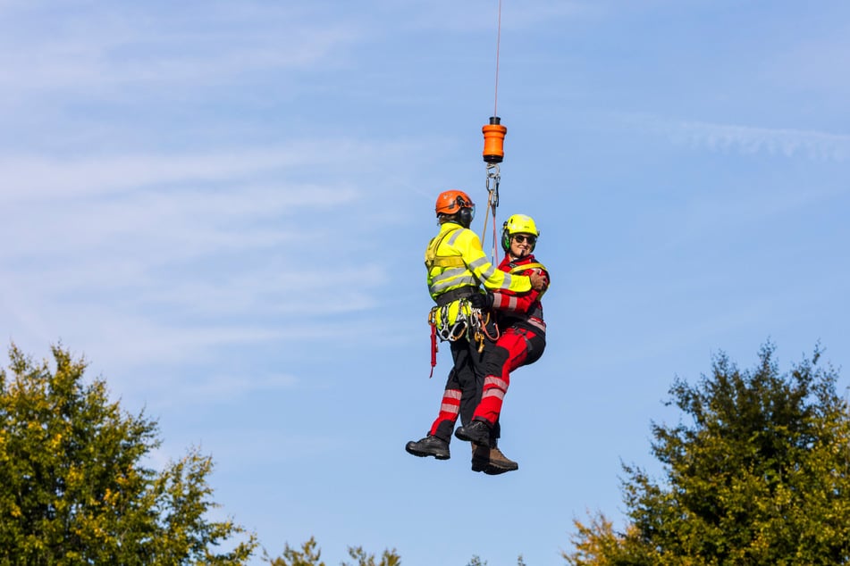 Als Trainingsbasis diente den Rettern das Kinder- und Jugenddorf "Erna" in Gohrisch. Dort übten sie auch das Einfliegen des Notarztes und Ausfliegen von Patienten.