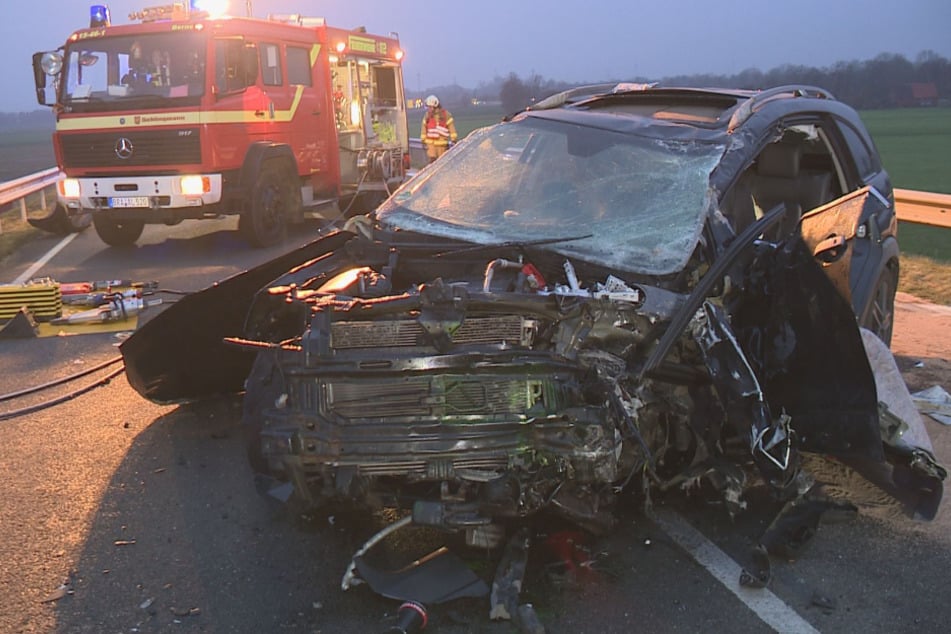 Auf der B212 in Berne ist am Mittwoch ein Mann bei einem Unfall ums Leben gekommen.