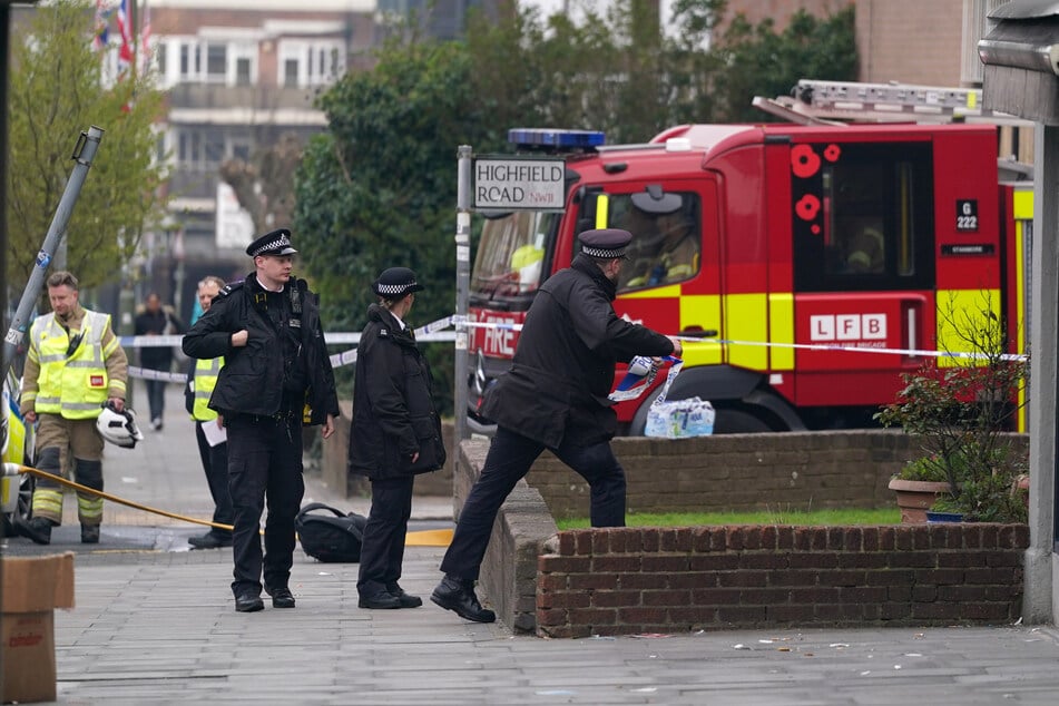 Vier Rettungswagen in Brand gesetzt: Londoner Polizei geht von antisemitischem Anschlag aus