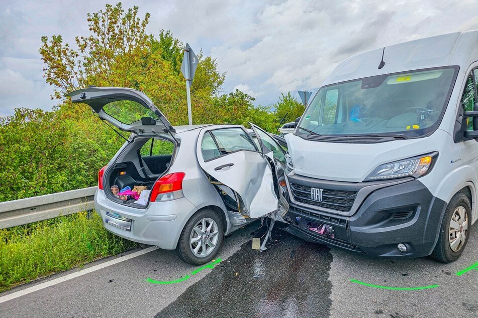 Übler Zusammenstoß: Der Sprinter krachte in den Toyota, richtete dabei einen erheblichen Schaden an.