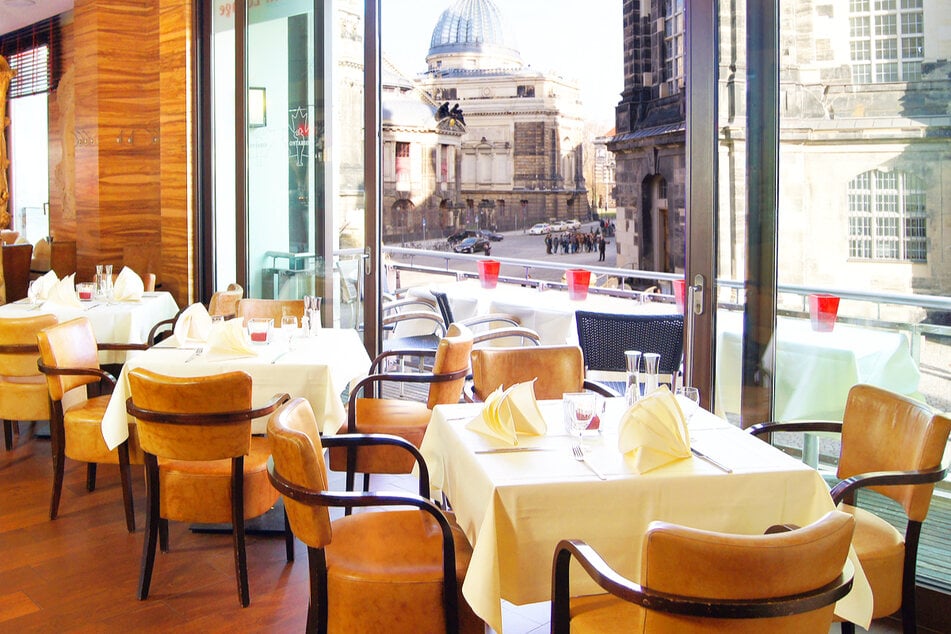 Im Steakhouse Ontario genießen Gäste nicht nur leckere Speisen, sondern auch diesen einmaligen Ausblick auf die Frauenkirche.