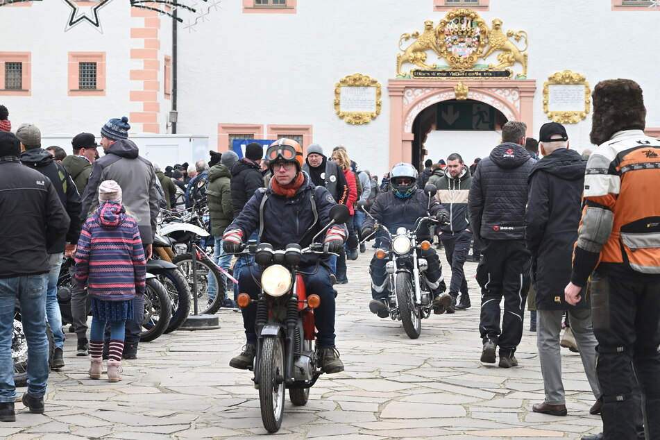 Auf Schloss Augustusburg findet wieder das Biker-Wintertreffen statt.