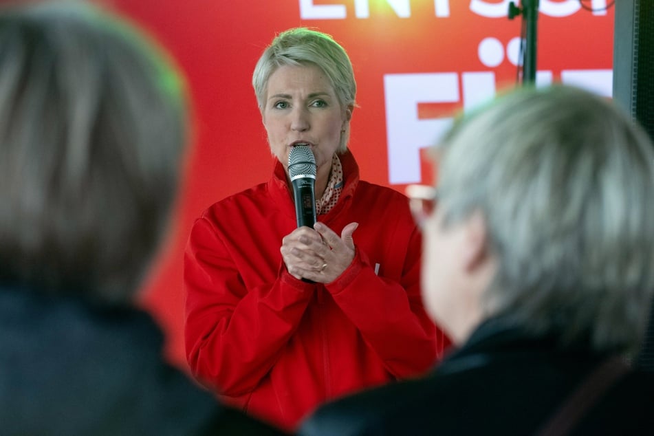 Manuela Schwesig (52, SPD), Ministerpräsidentin von Mecklenburg-Vorpommern lobte die Bundesregierung zur Einführung eines Tankrabatts und eines Tankpreisdeckels.