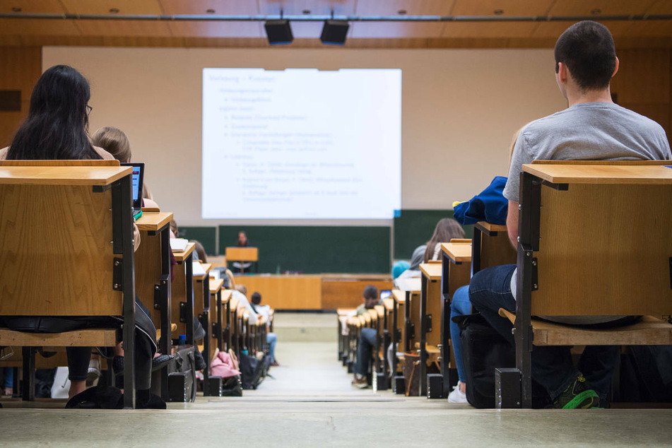 Studierende auf dem Campus Griebnitzsee an der Potsdamer Universität konnten sich am Mittwoch ohne Voranmeldung gegen Corona impfen lassen. (Symbolfoto)