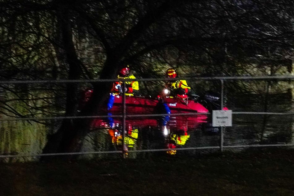 Unter anderem kamen auch Rettungsboote zum Einsatz.