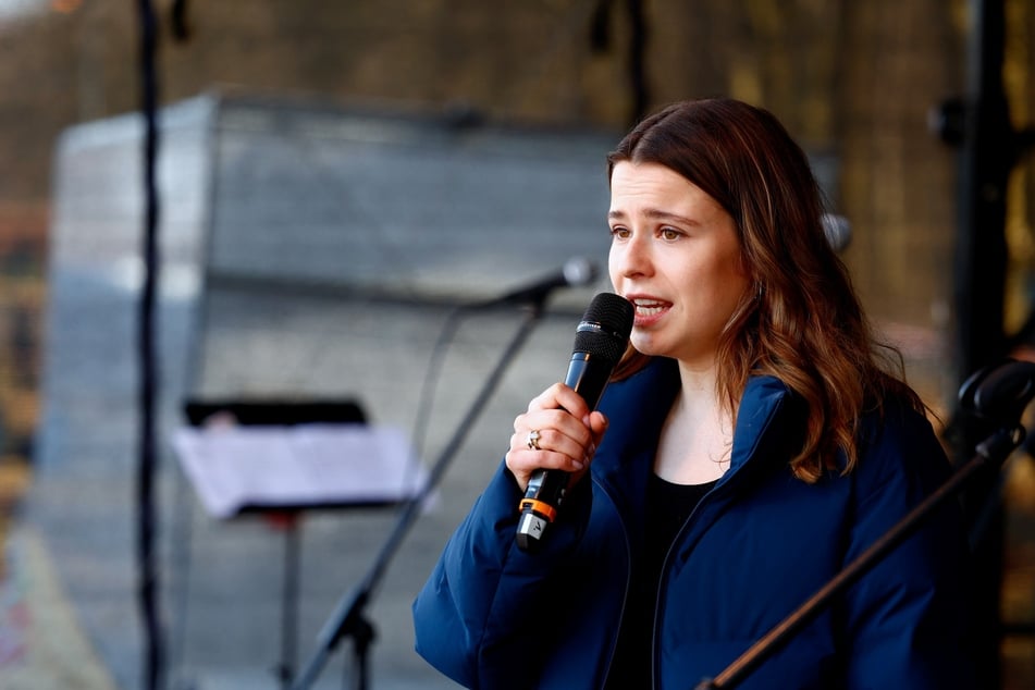 Als prominente Rednerin bei der Demo am Brandenburger Tor wurde Luisa Neubauer (29) angekündigt. (Archivbild)