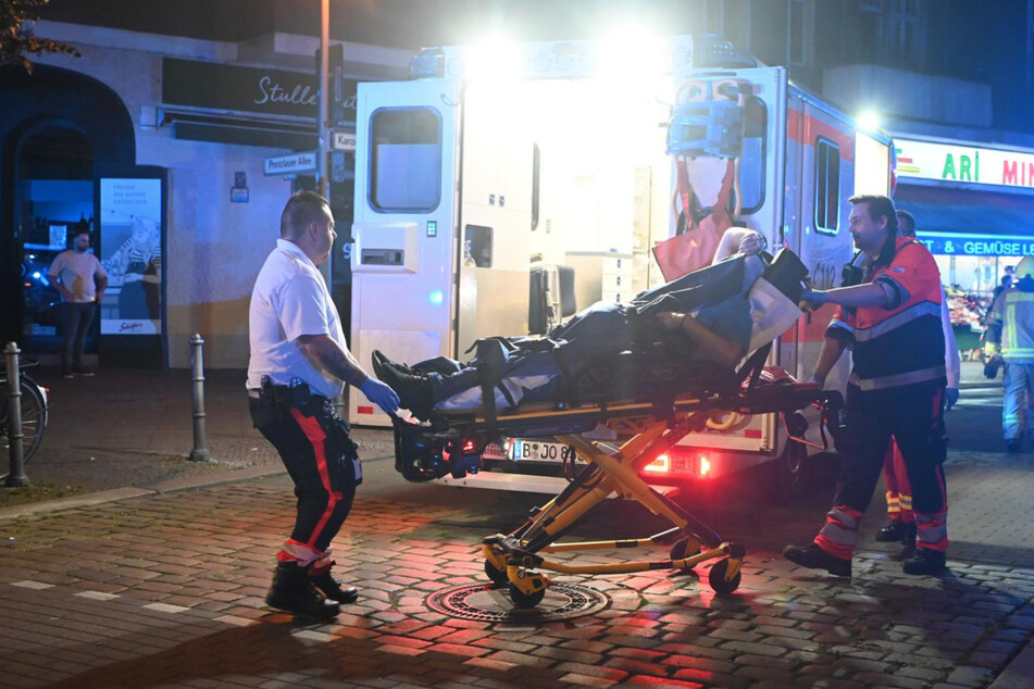 Die Berliner Feuerwehr brachte zahlreiche Verletzte in umliegende Krankenhäuser.
