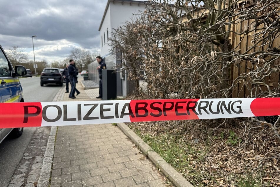 Die Polizei sperrte den Einsatzort in Hohenstadt ab.