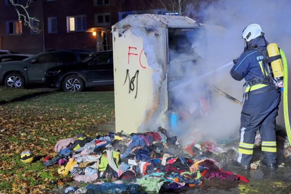 Die angerückte Feuerwehr konnte die Flammen schnell löschen.